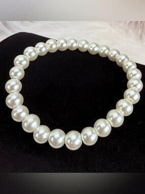 Beautiful Faux Pearl Stretch Bracelet